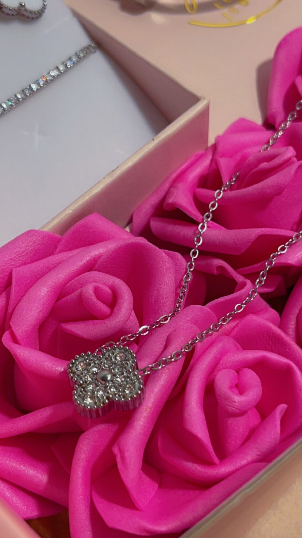 Silver Diamond Clover Necklace 1 clover  _2
