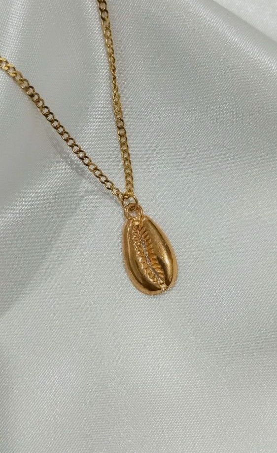 Pendant necklaces by The Charm Lab_13