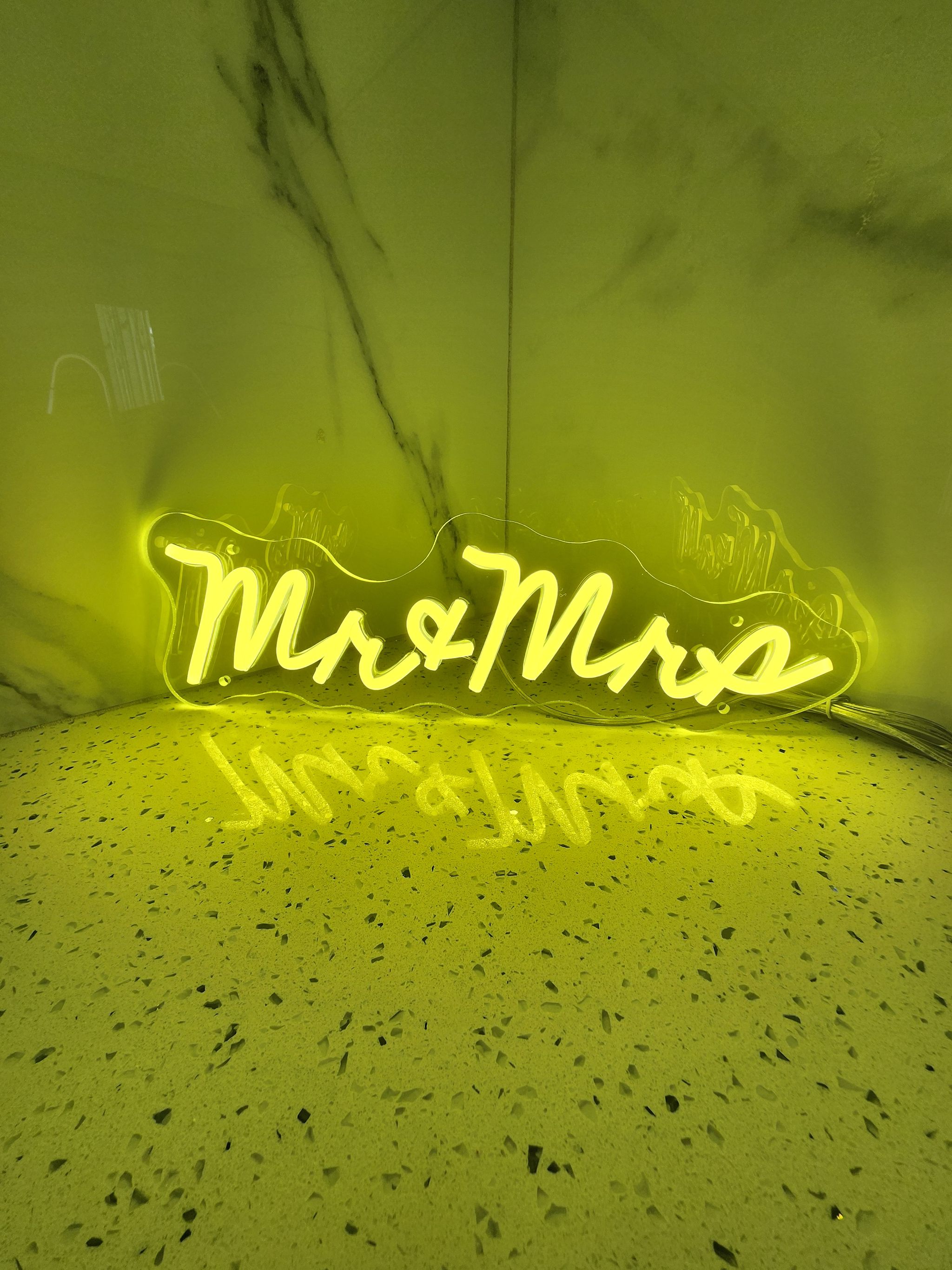 Mr&Mrs Neon Sign_2