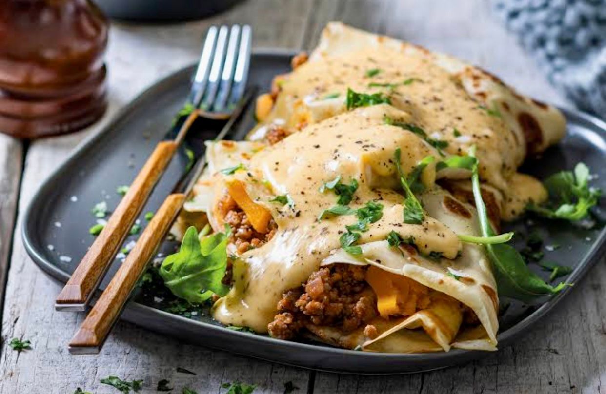 Mince filled Pancakes (2) with mushroom sauce (Copy)_0