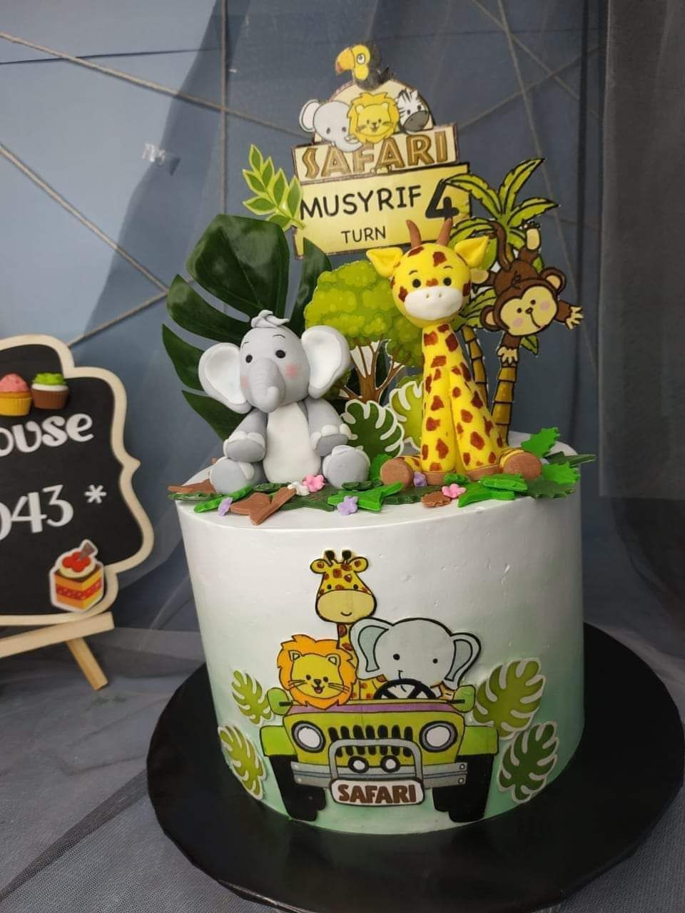Birthday Cake With Cartoonic Topper_1