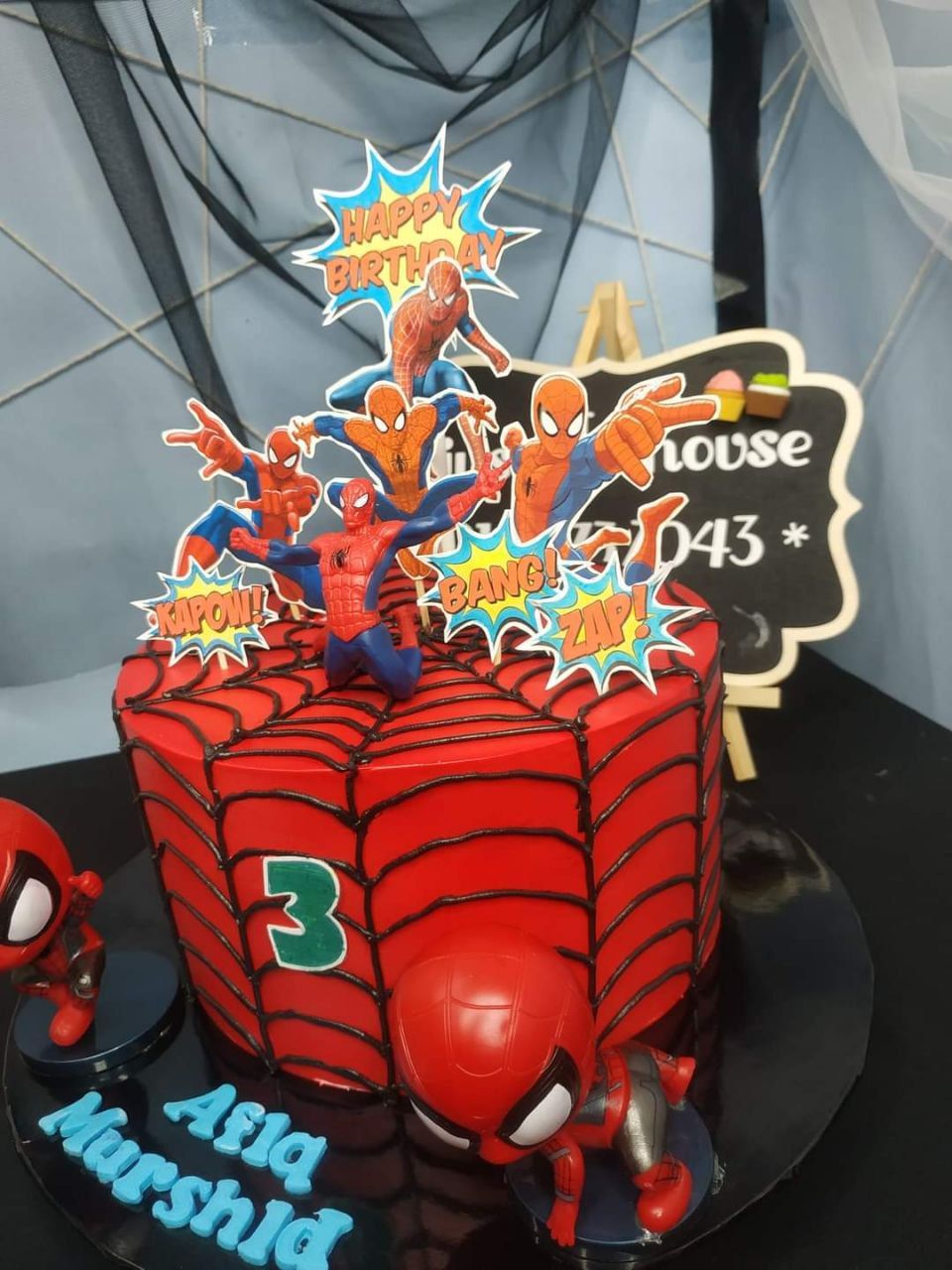 Birthday Cake With Cartoonic Topper_2