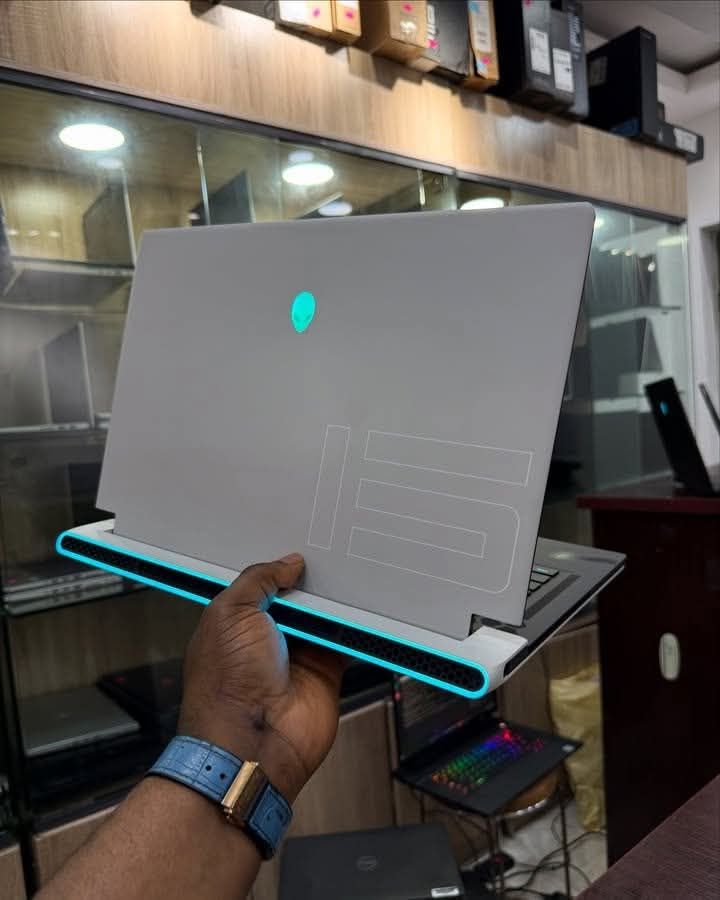 Alienware👽 x15 R2 Gaming ordinateur (Copy)_2