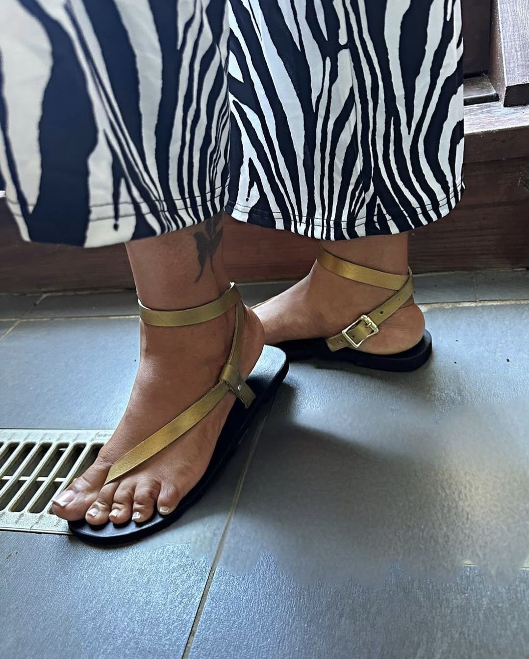 Sleek Strap Sandals_1