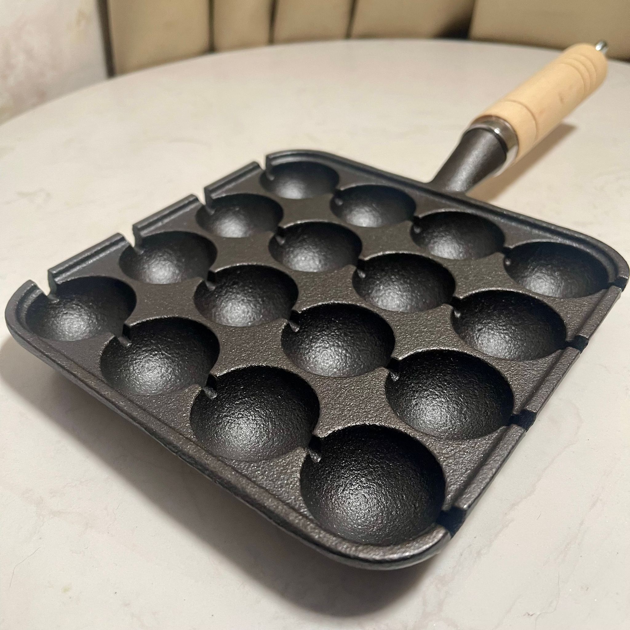 16-Hole Cast Iron Takoyaki Maker (K531)_1