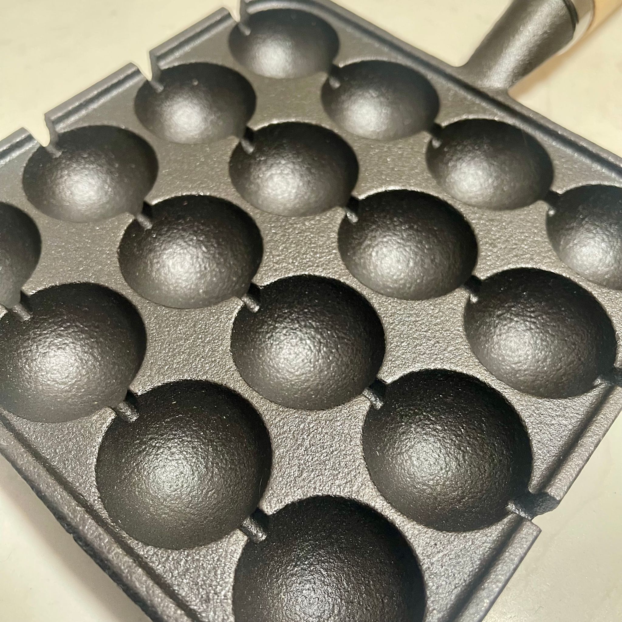 16-Hole Cast Iron Takoyaki Maker (K531)_2