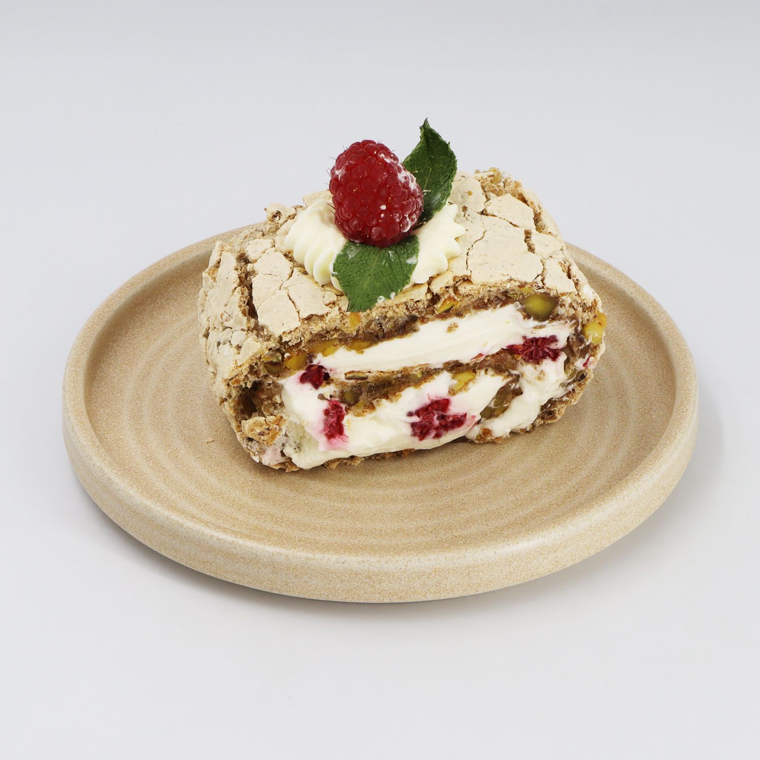 Pistachio Meringue Cake with Raspberries 100g_1