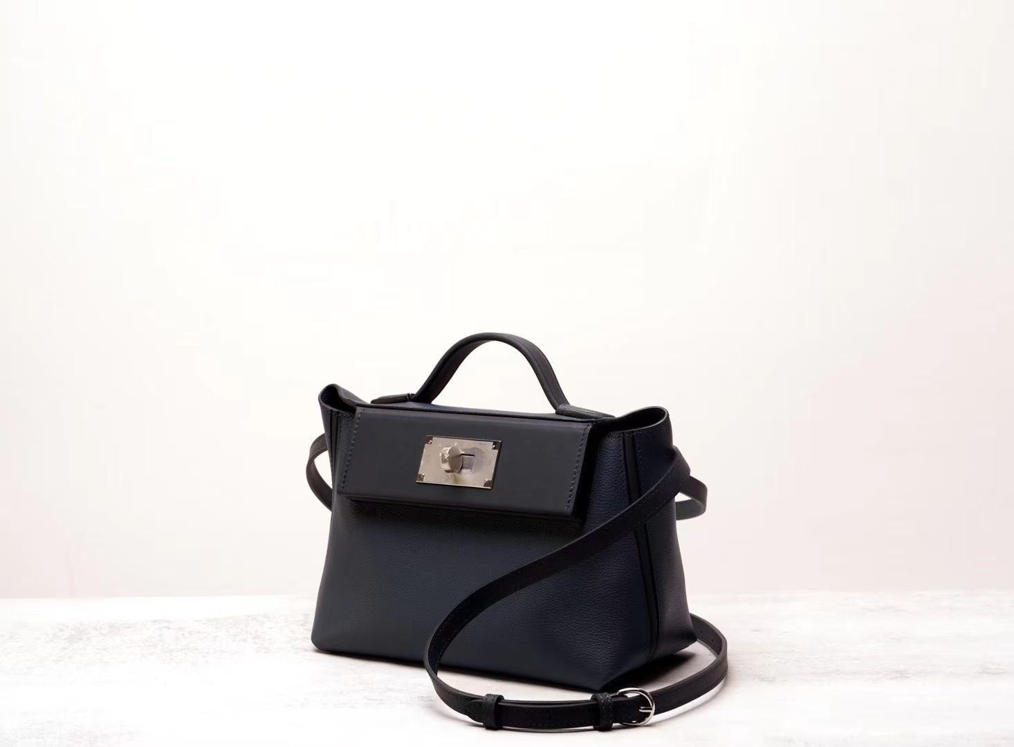 Mini 2424 EV Leather _1