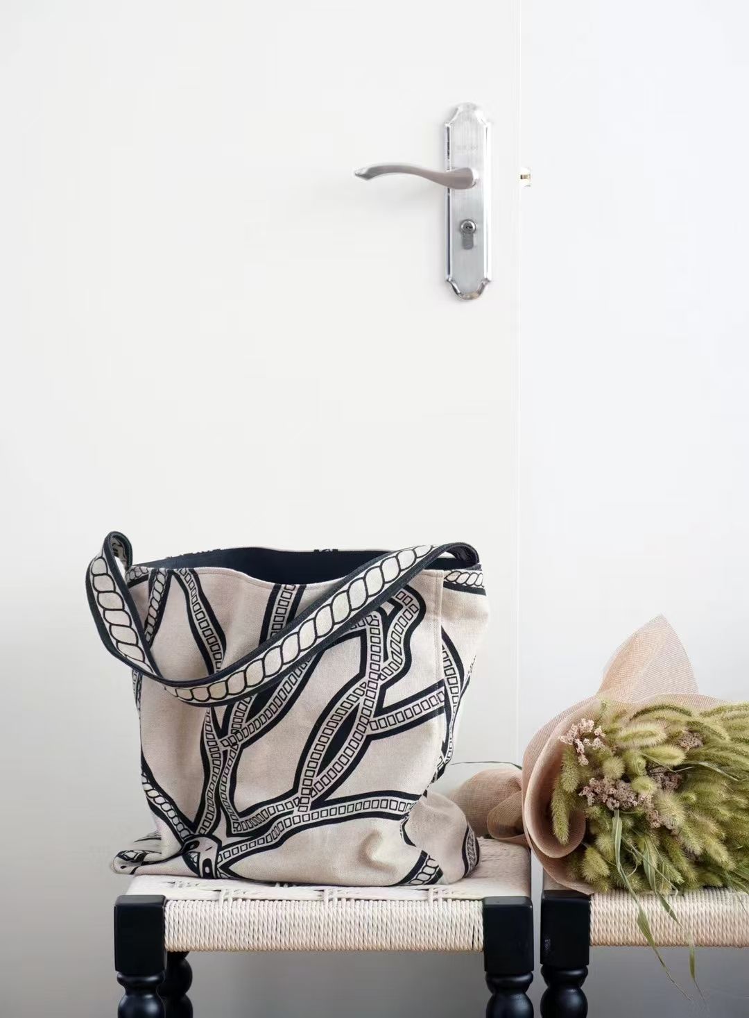 [Preorder] - Printed Canvas Shopping Tote _2