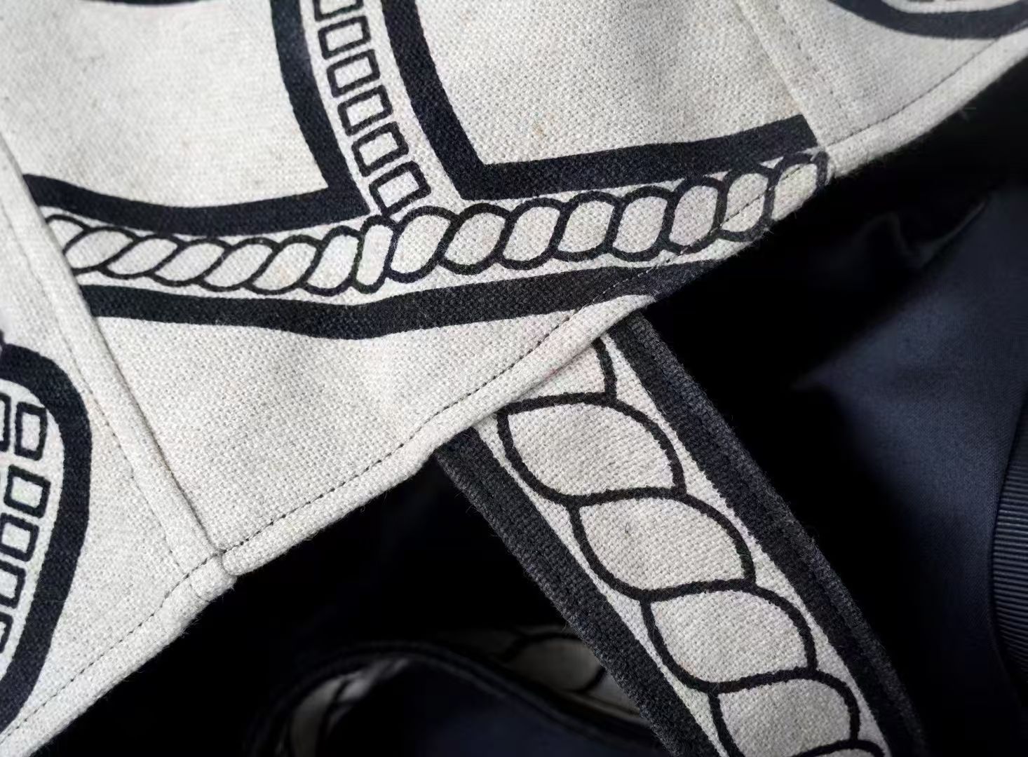[Preorder] - Printed Canvas Shopping Tote _4