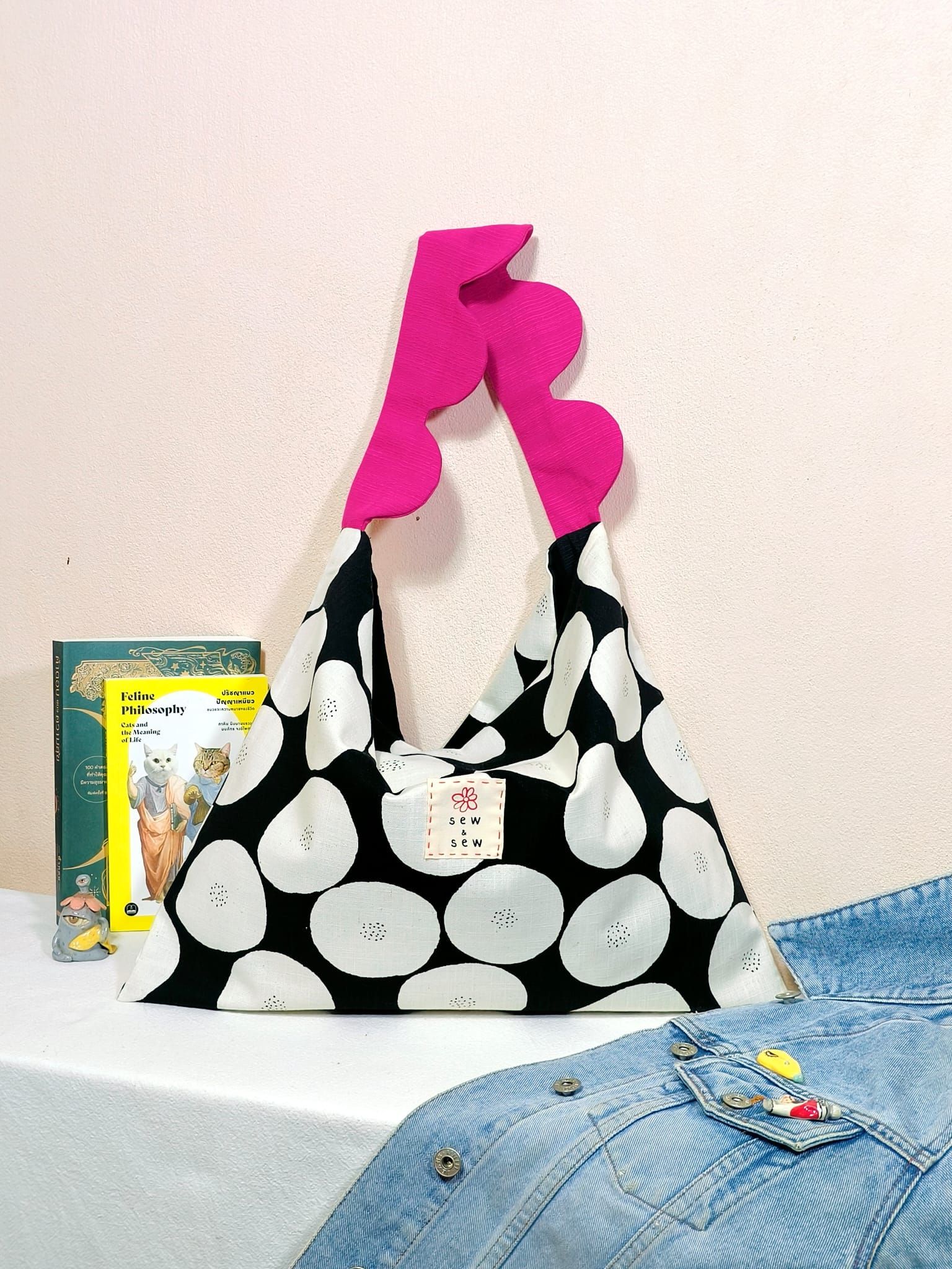 Reversible hobo bag - Black & white polka dot with pink strap_1