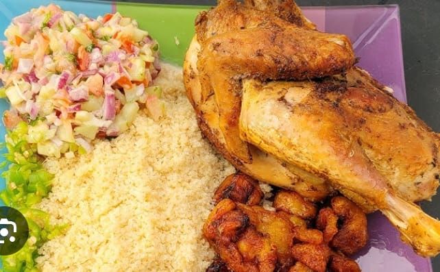 Attièkè + poulet complet  chez Attièkè Dèkoungbé_0