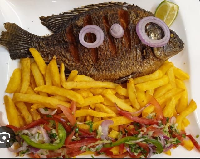 Frites + tilapia - ATTIEKE DEKOUNGBE_0