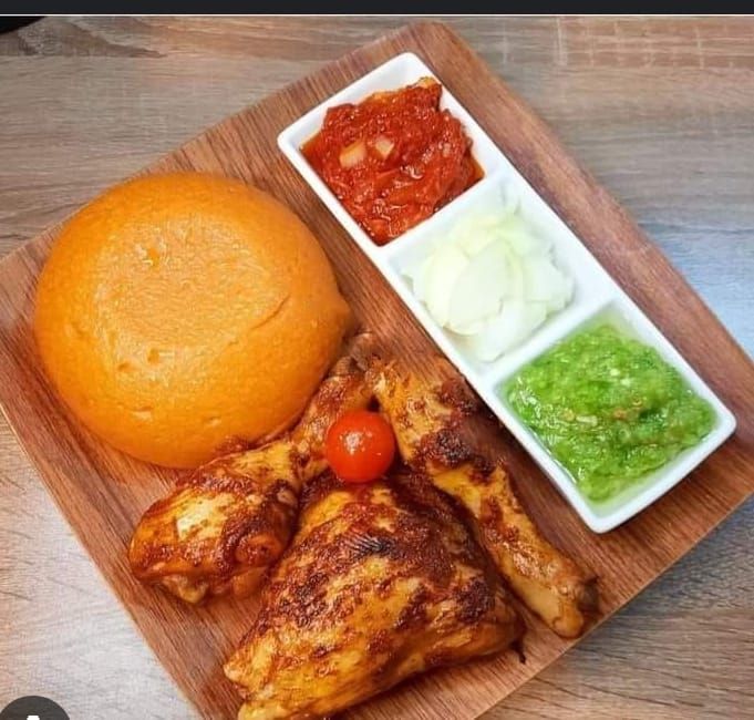 Pâte rouge + demi poulet - ATTIEKE DEKOUNGBE_0