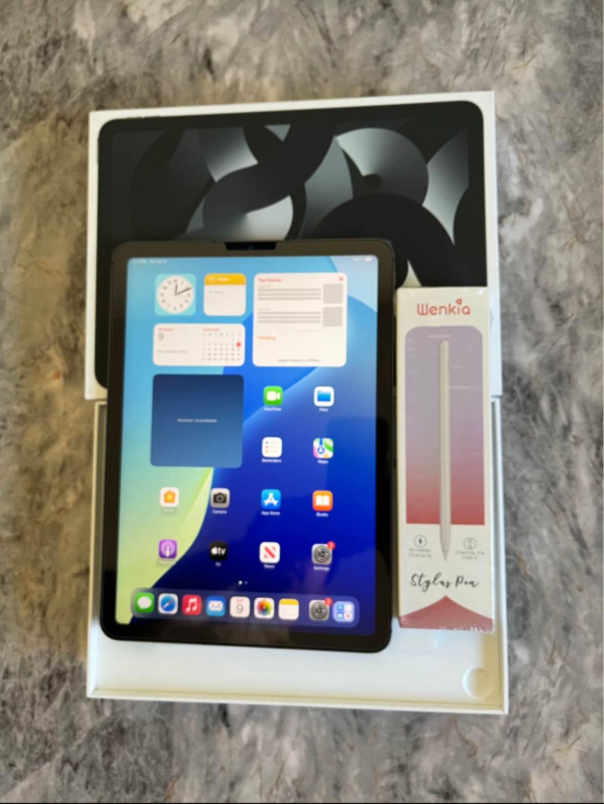 Apple iPad Air 5ᵉ Génération (M1 - Cellular - 128 Go) + Clavier & Stylet _1