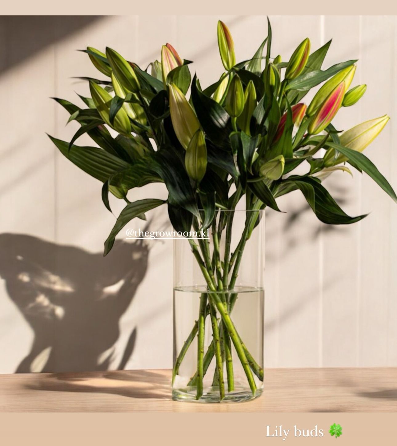 LILIES VASE ARRANGEMENT_1