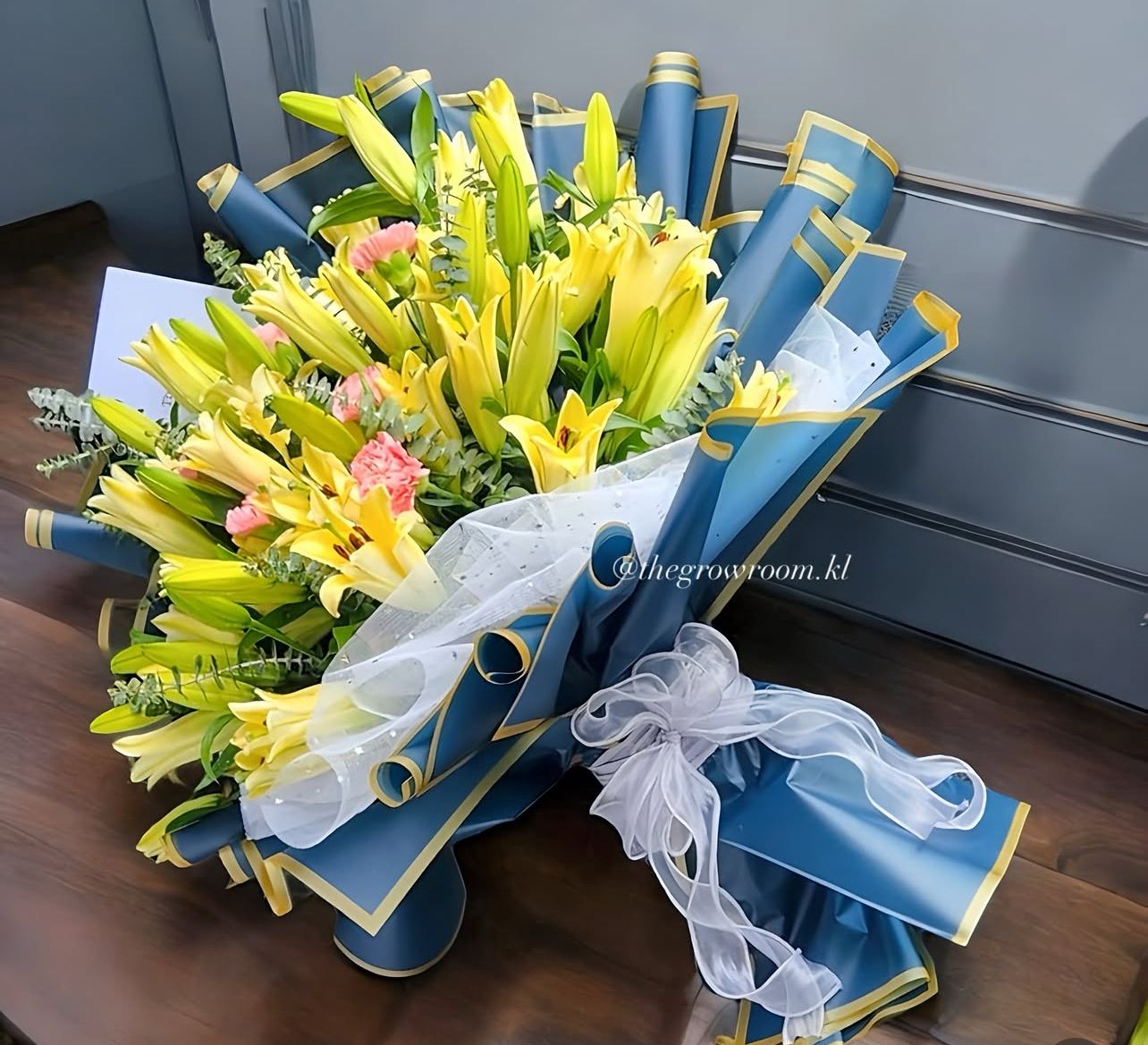 LILIES BOUQUET WRAP_0