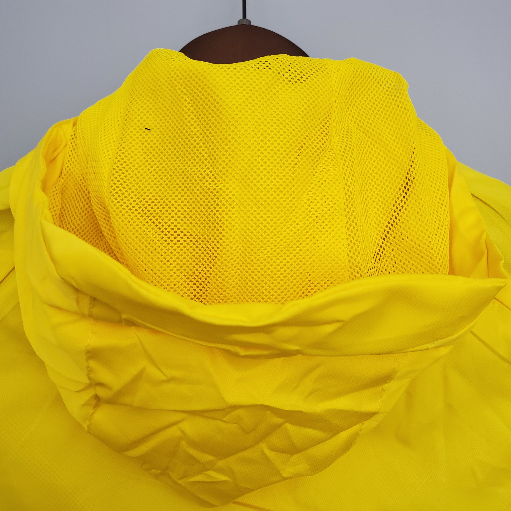 Al Nassr hooded windbreaker 1 (Yellow/ Navy Blue)_2