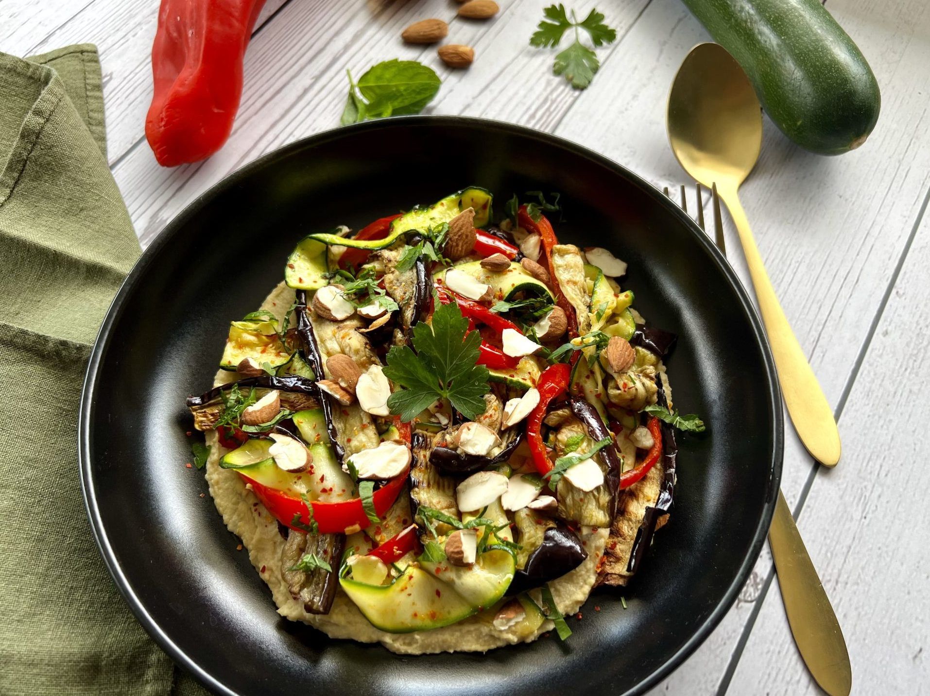 Assiette végétarienne (aubergines, carottes, courgettes…)_0