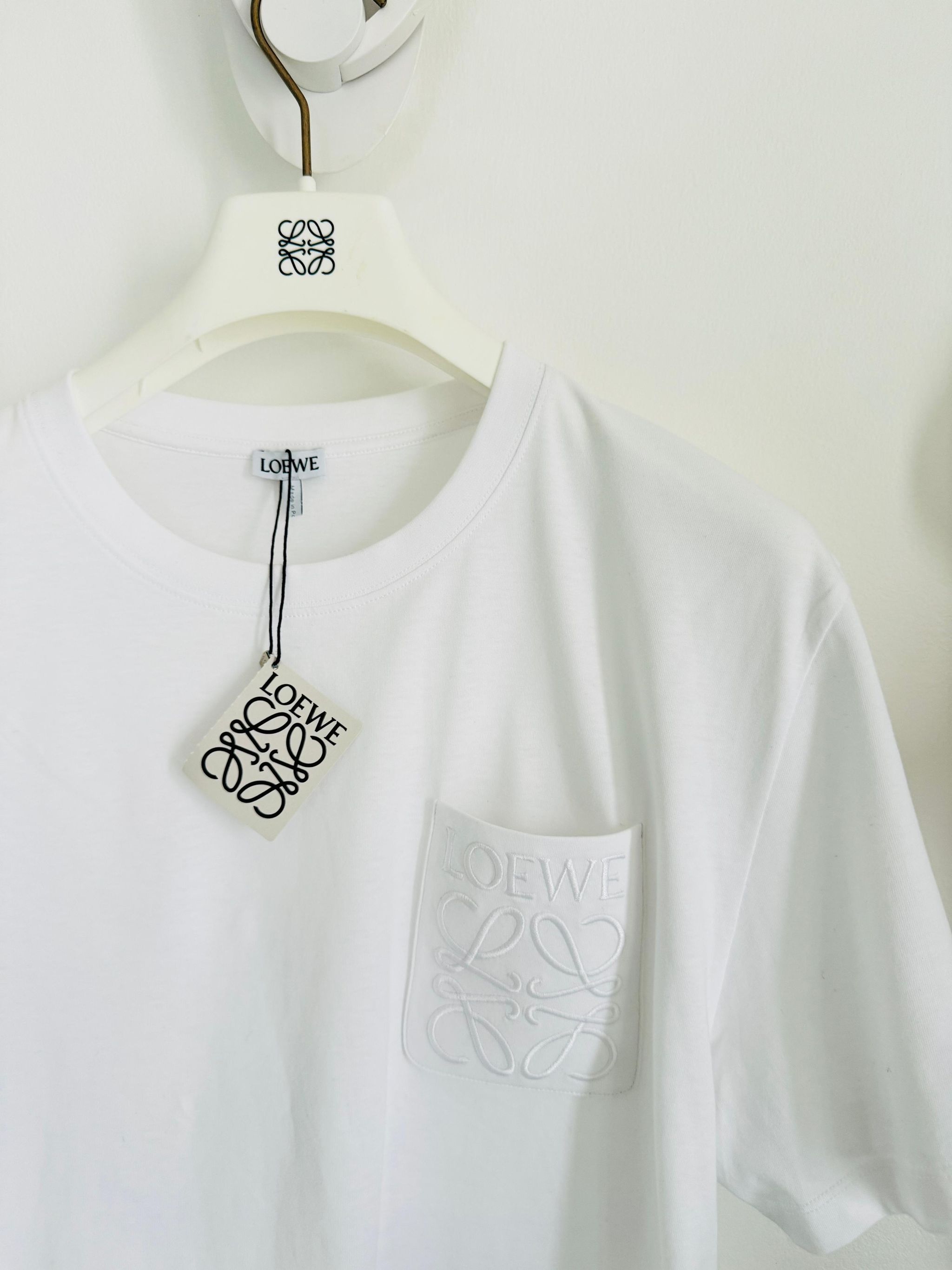 T shirt Loewe pocket logo - unisex_1