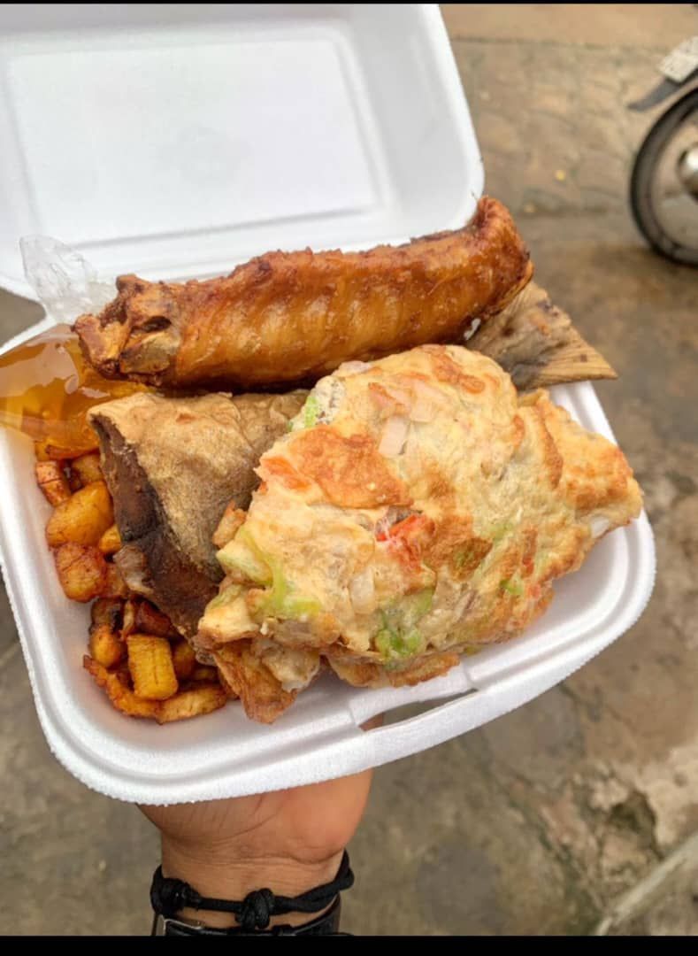 Garba (Atieke+ Aloco poisson aileron omelette) - FLORA FOOD_0