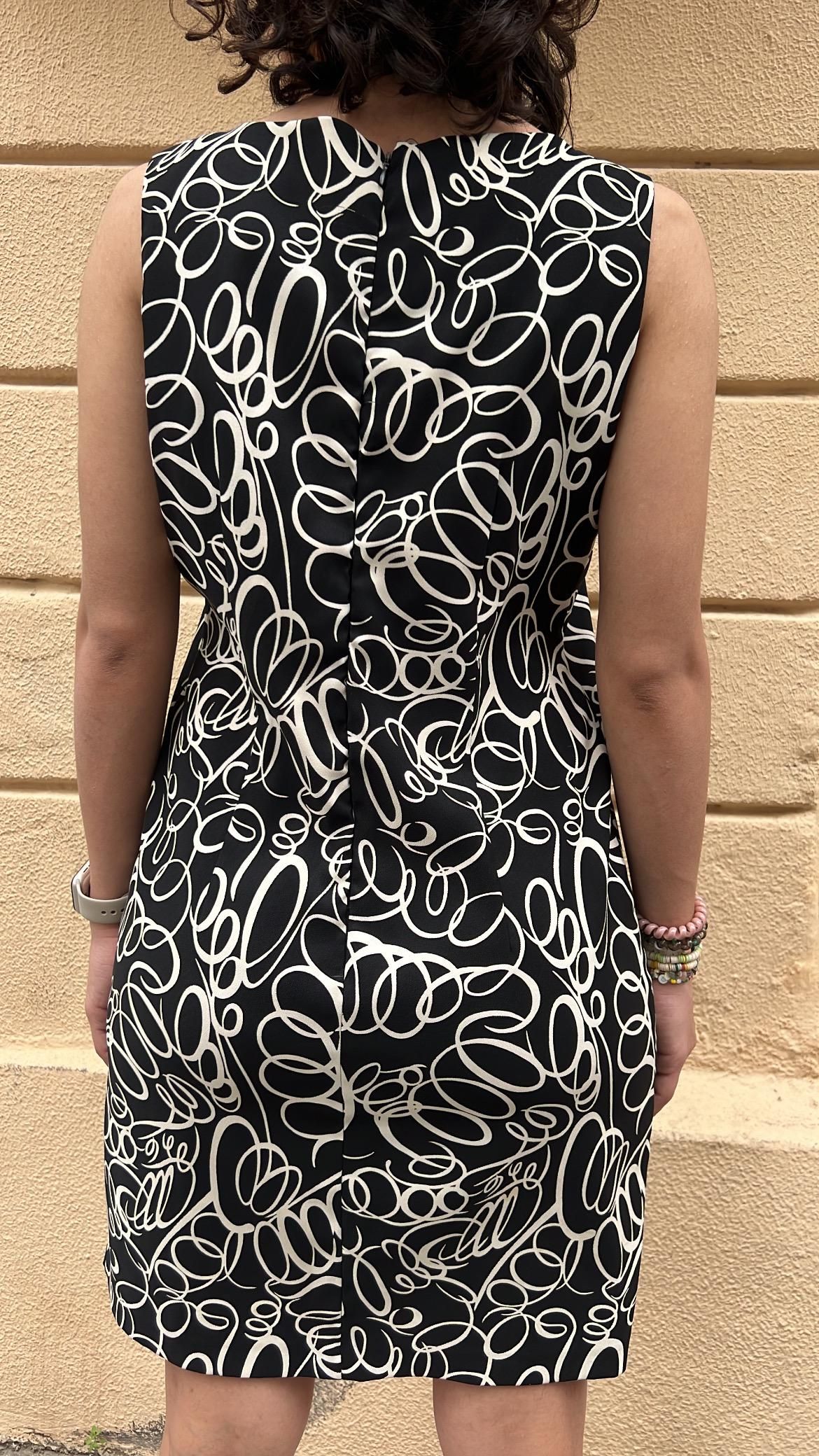 Black and White Abstract Swirl Sleeveless Mini Dress_1