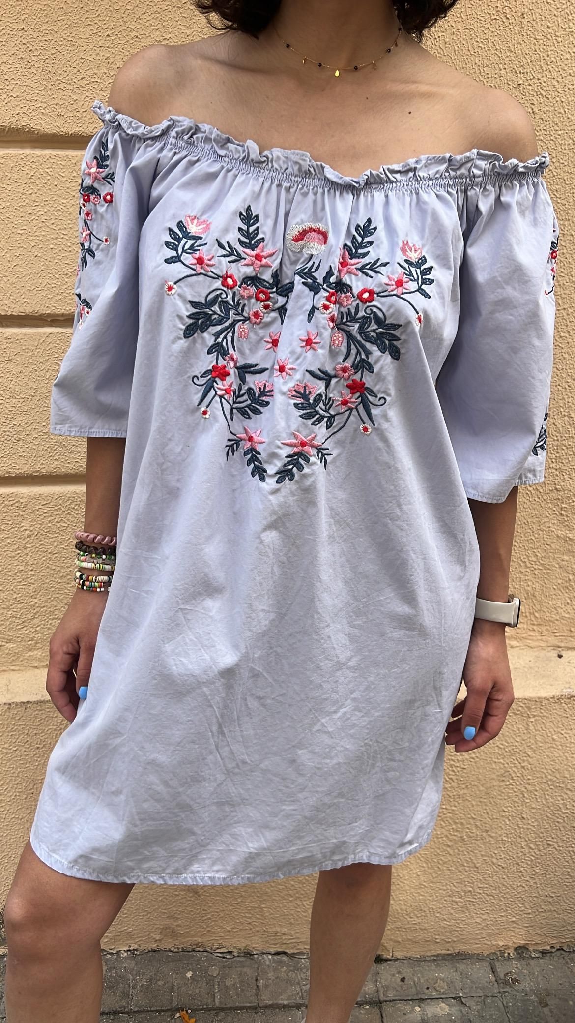 Embroidered Off-Shoulder Smocked Dress_3
