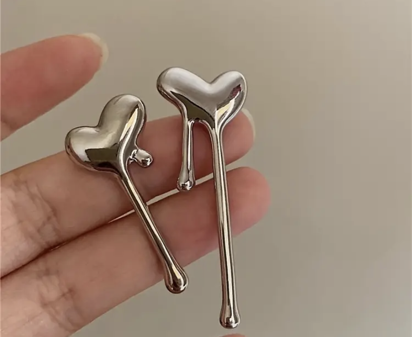 Silver Smooth Heart Stud Earrings – Minimalist Elegance_1