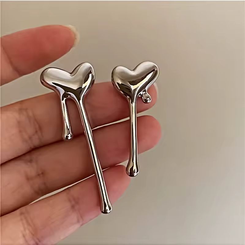 Silver Smooth Heart Stud Earrings – Minimalist Elegance_2