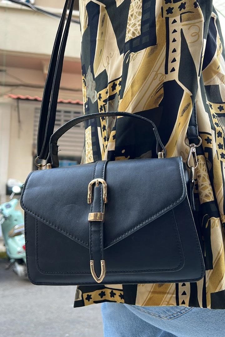 Black Flap Shoulder Bag_2