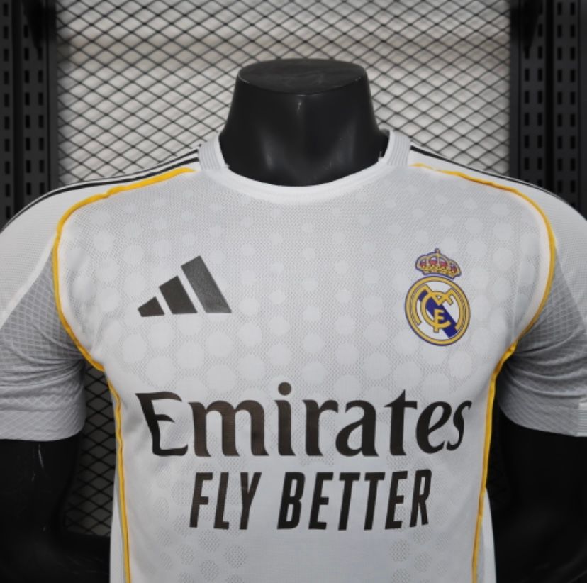 Real Madrid 2025/2026 jersey latest _0