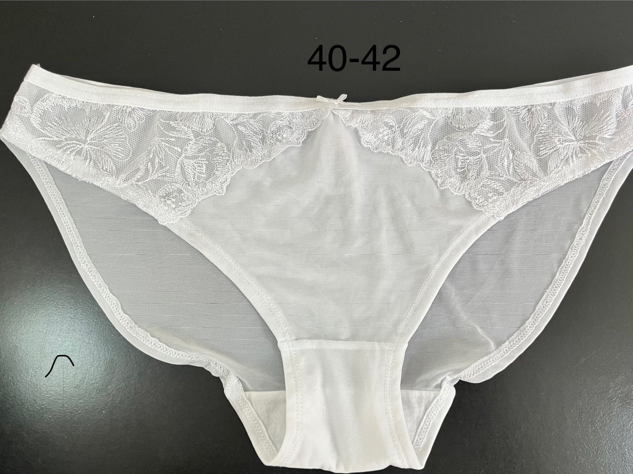 Slip avec empiècement en dentelle Taille 40-42_0