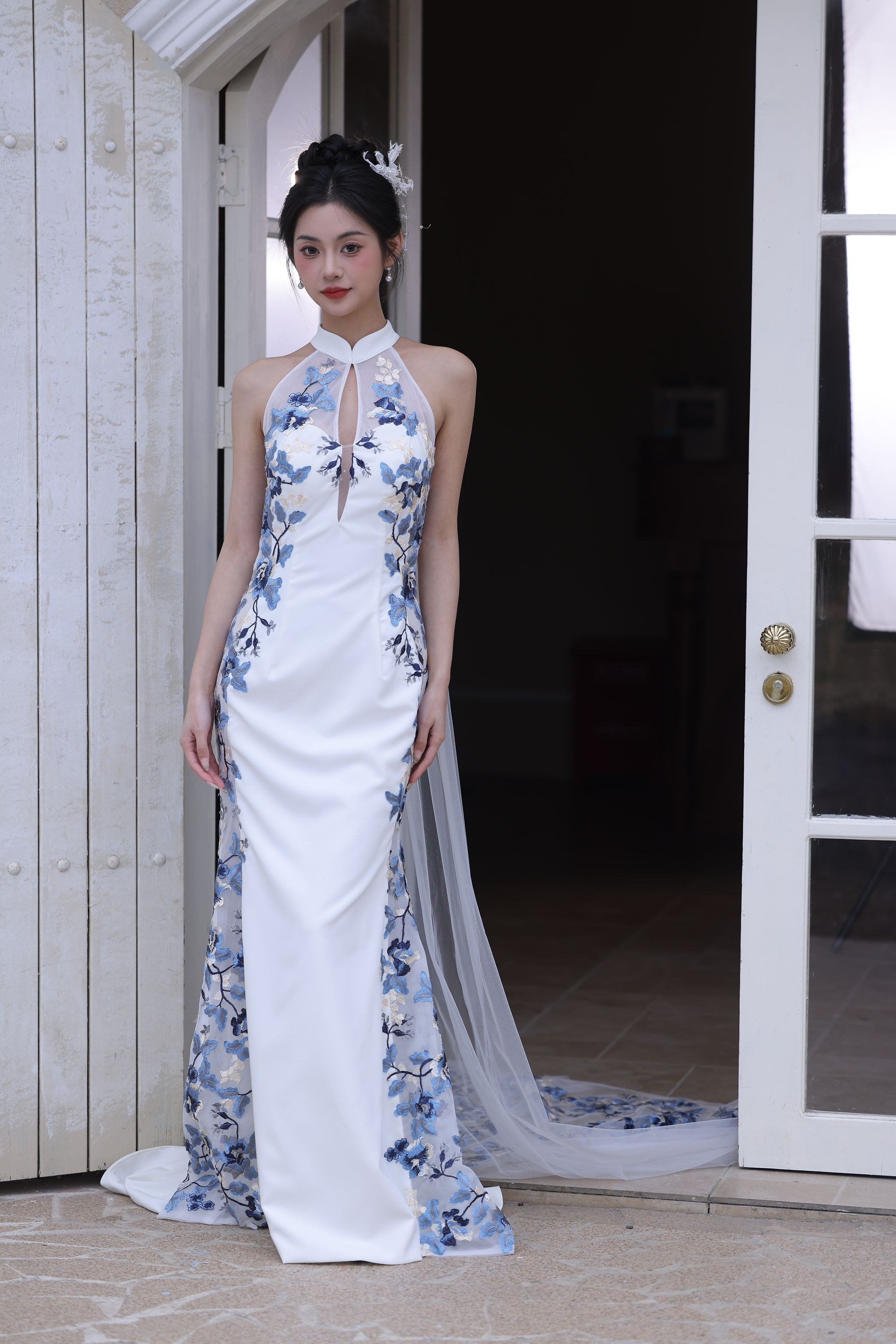 The Porcelain with Cape #8 _0
