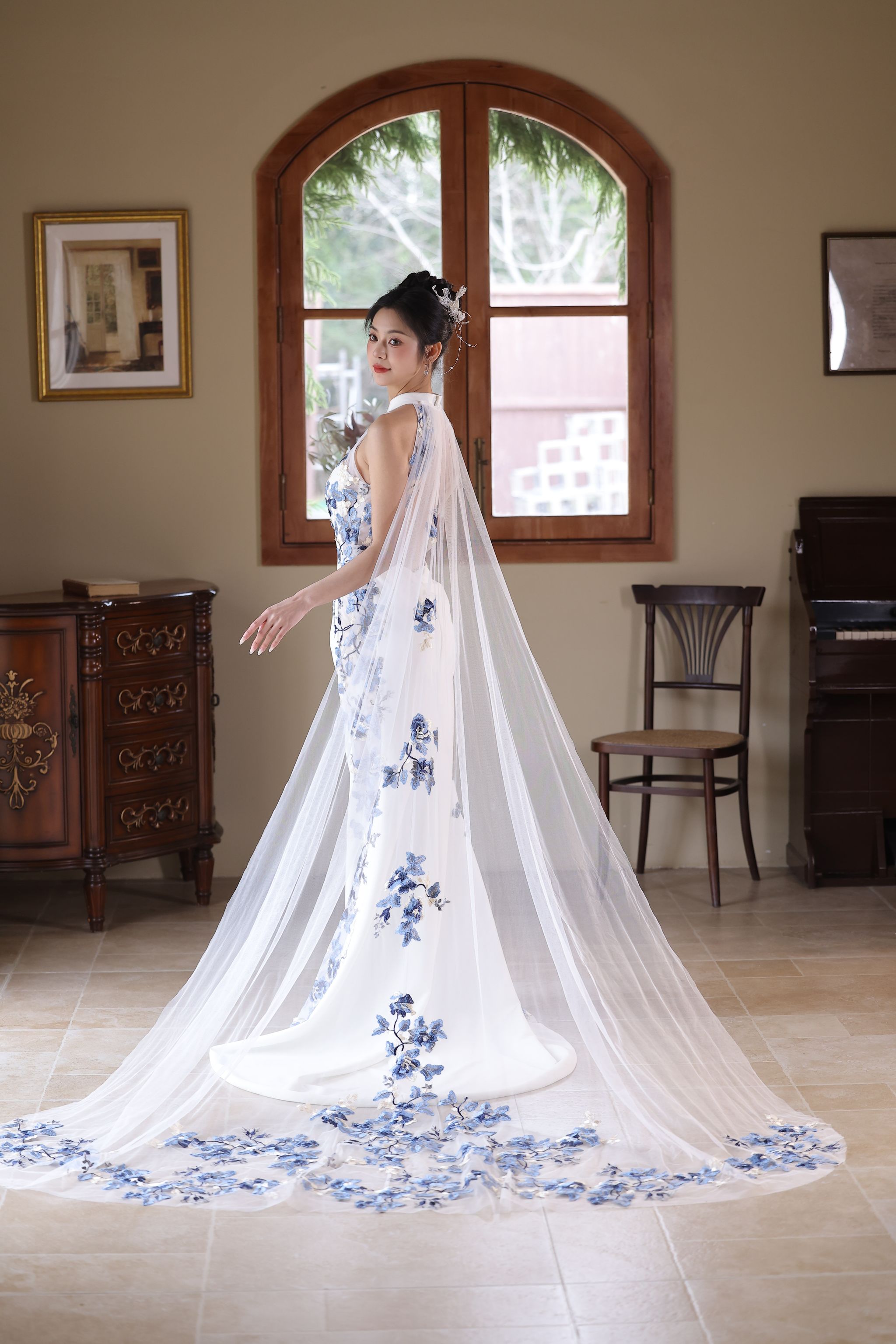 The Porcelain with Cape #8 _3
