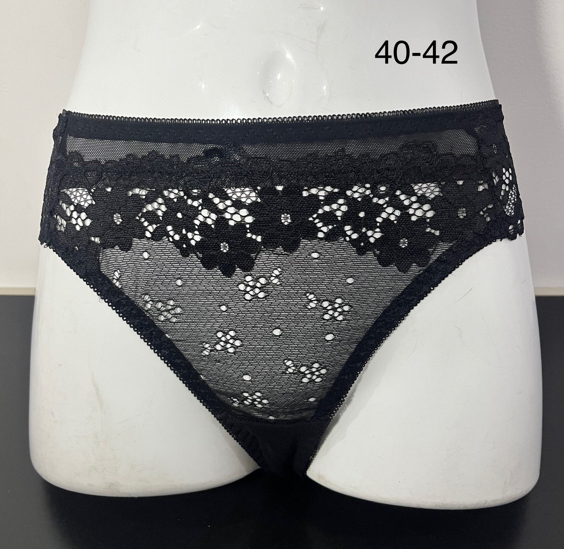 Culotte en dentelle Florale Taille 40/42_0
