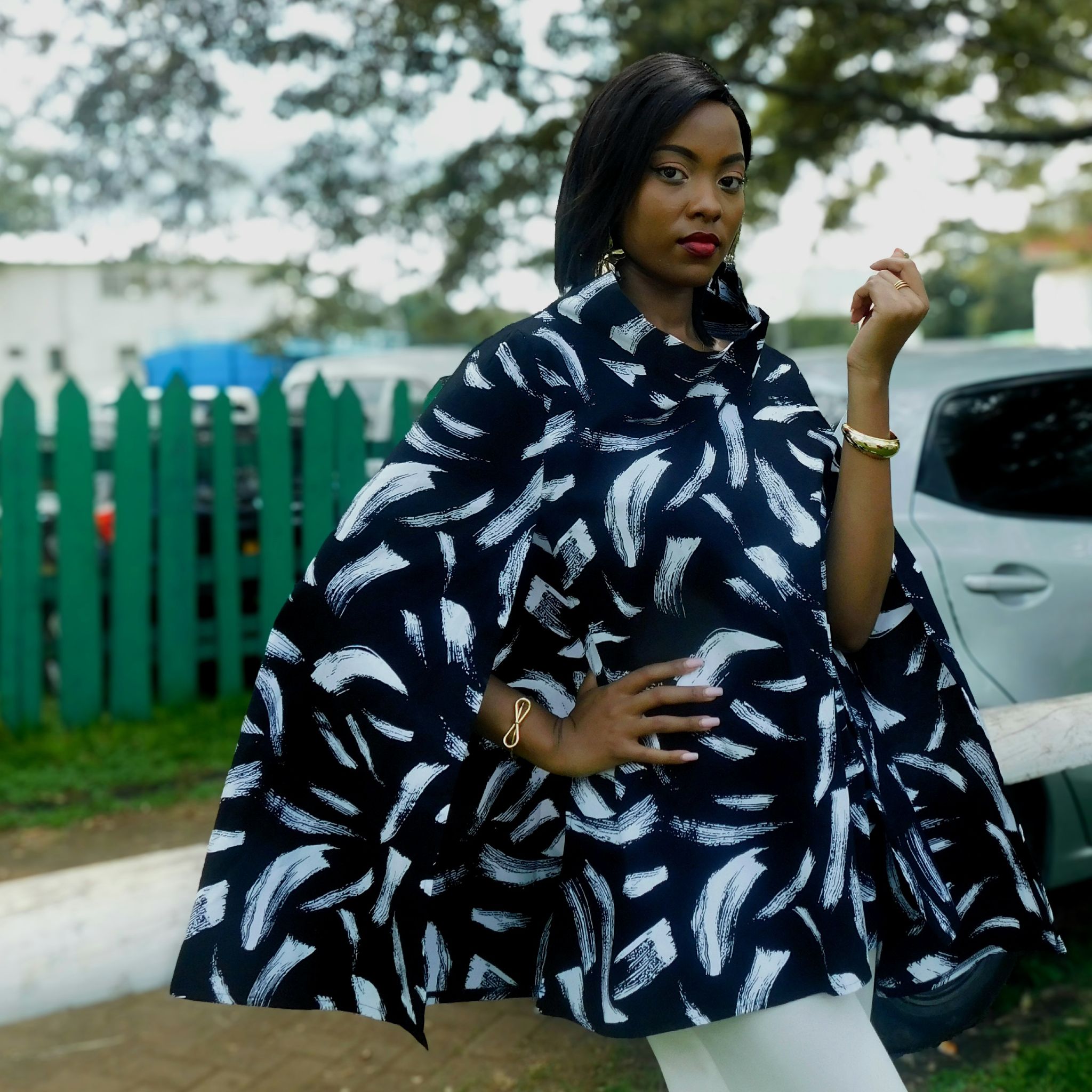 Mwanzo Cape (Lite)  - Black / White_0