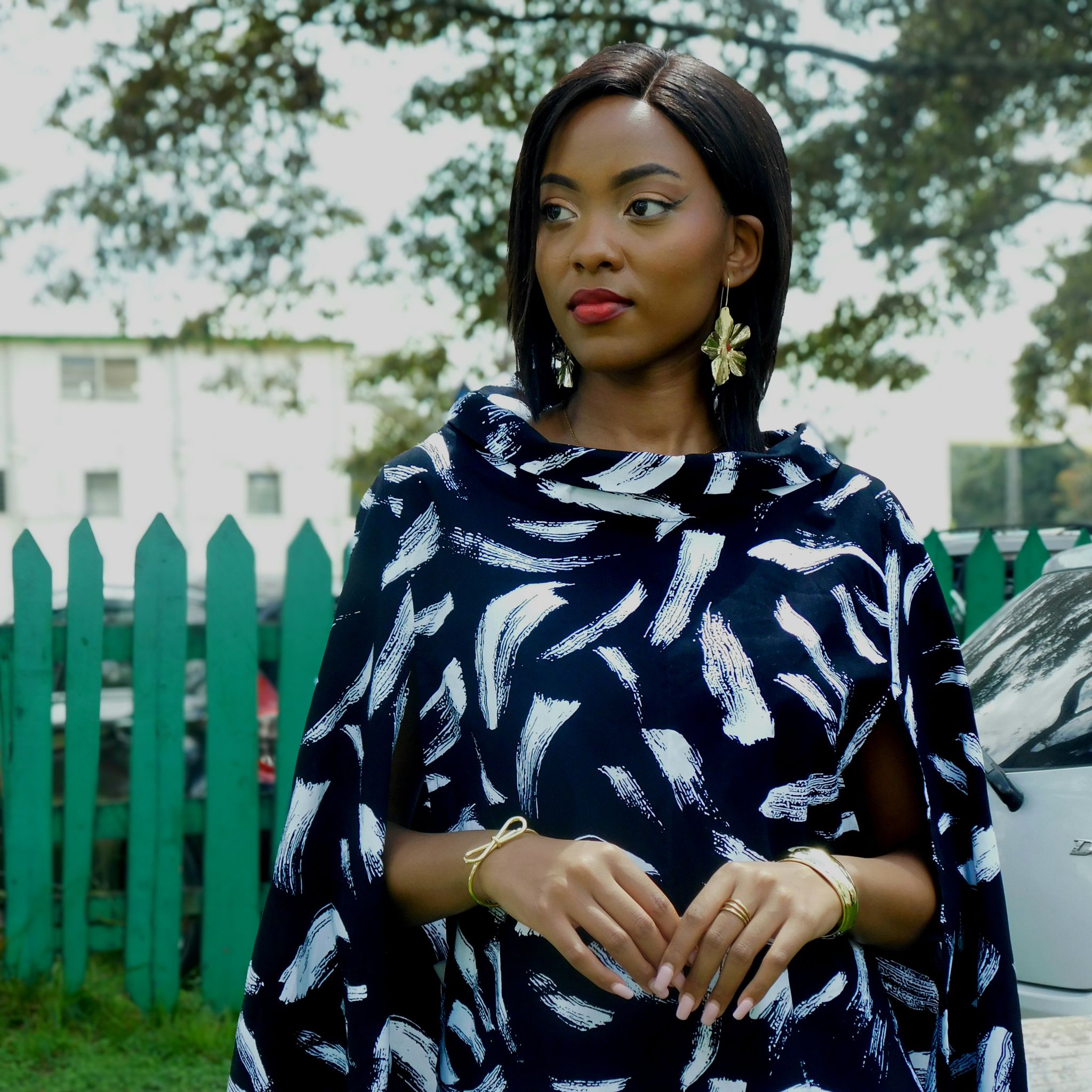 Mwanzo Cape (Lite)  - Black / White_1