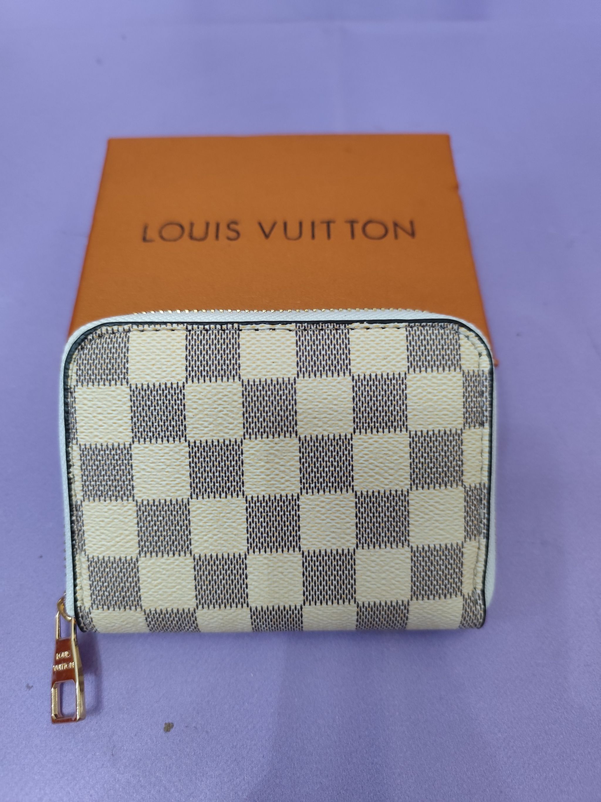Cartera LV pequeña, cuadritos blanco _0