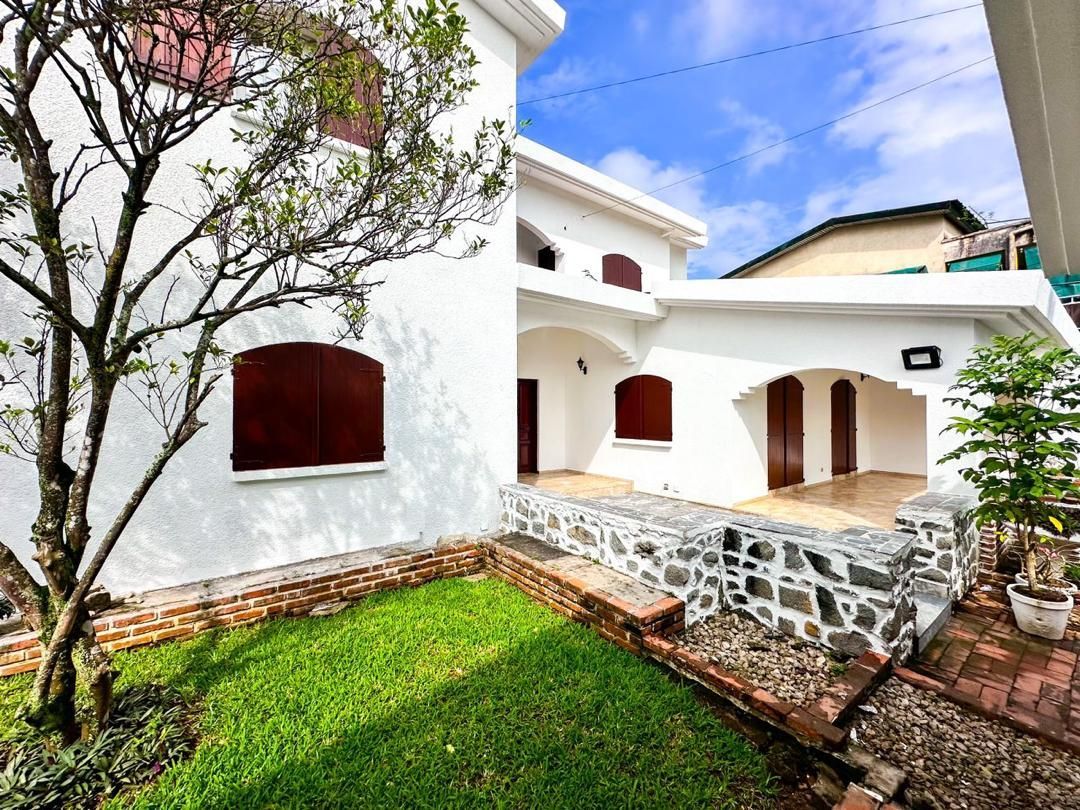 2 plateaux _Vallons | Villa Triplex de 12 pièces | 450 millions CFA | + de détails en description  _6
