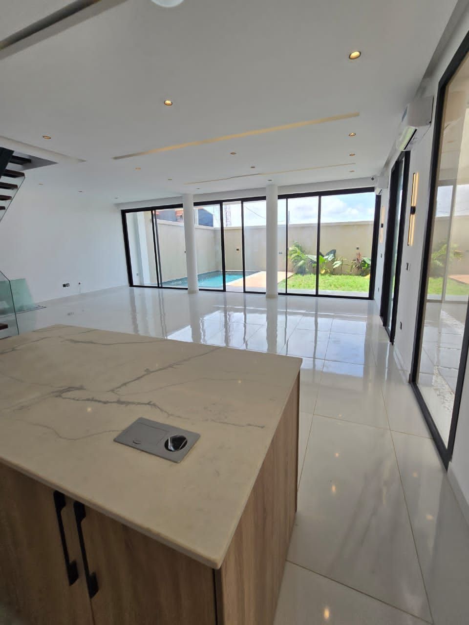 Riviera_Abbata | Triplex de 8 pièces | 350 millions CFA | + de détails en description _2