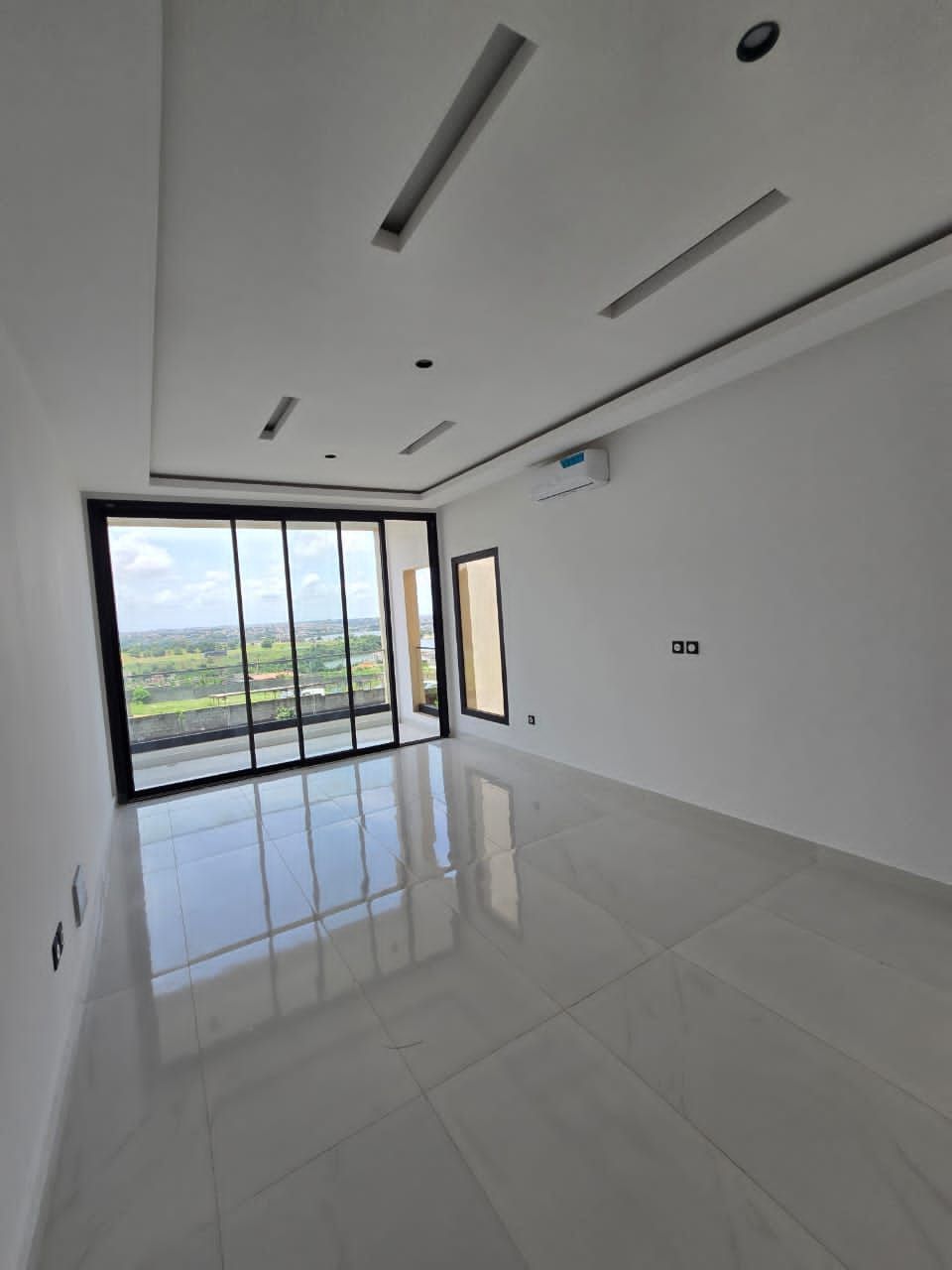 Riviera_Abbata | Triplex de 8 pièces | 350 millions CFA | + de détails en description _4