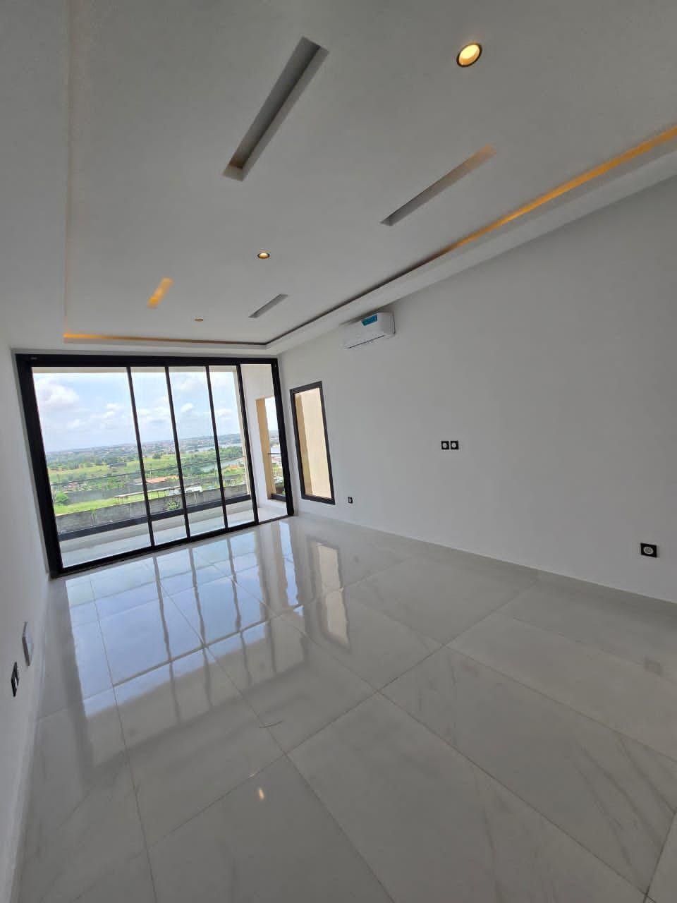 Riviera_Abbata | Triplex de 8 pièces | 350 millions CFA | + de détails en description _5