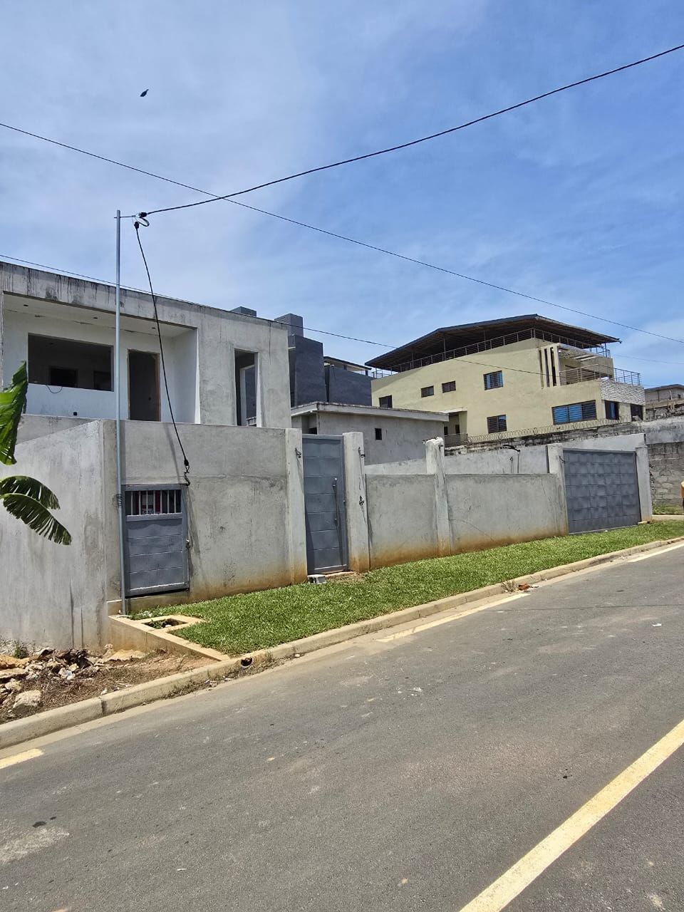 Riviera_Abbata | Terrain de 564 m2 avec duplex de 4 pièces semi fini  | 180 millions CFA | + de détails en description  _2