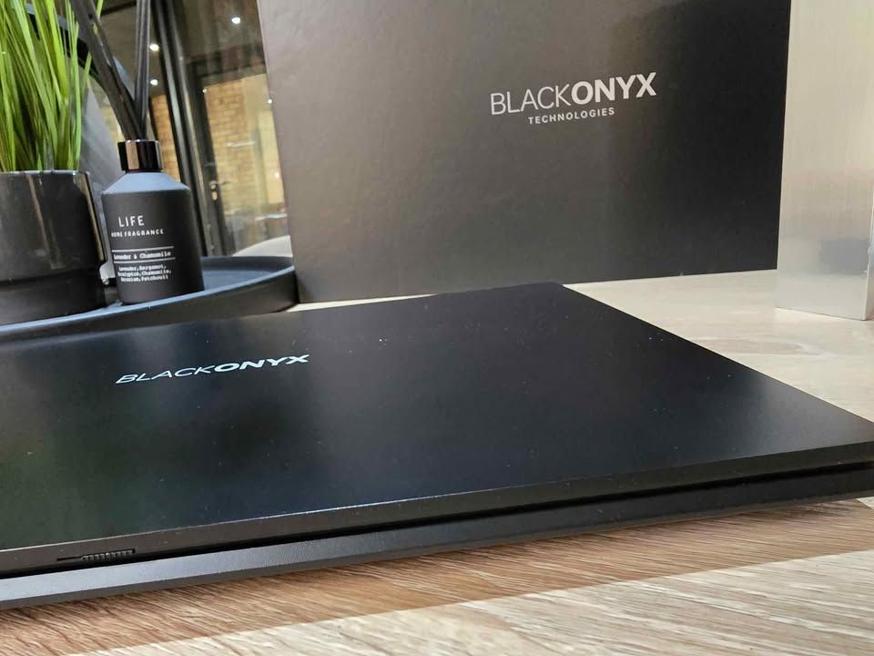 BLACK ONYX 14” LAPTOP_2