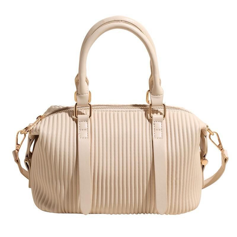 Spacious shoulder bag_2