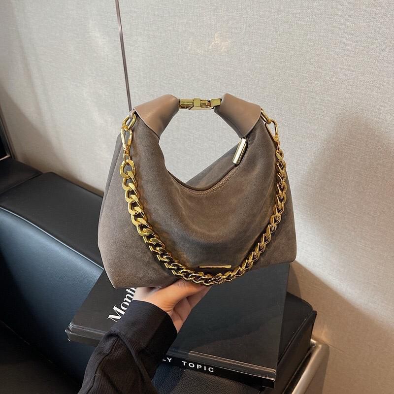 Velvet material shoulder bag._1