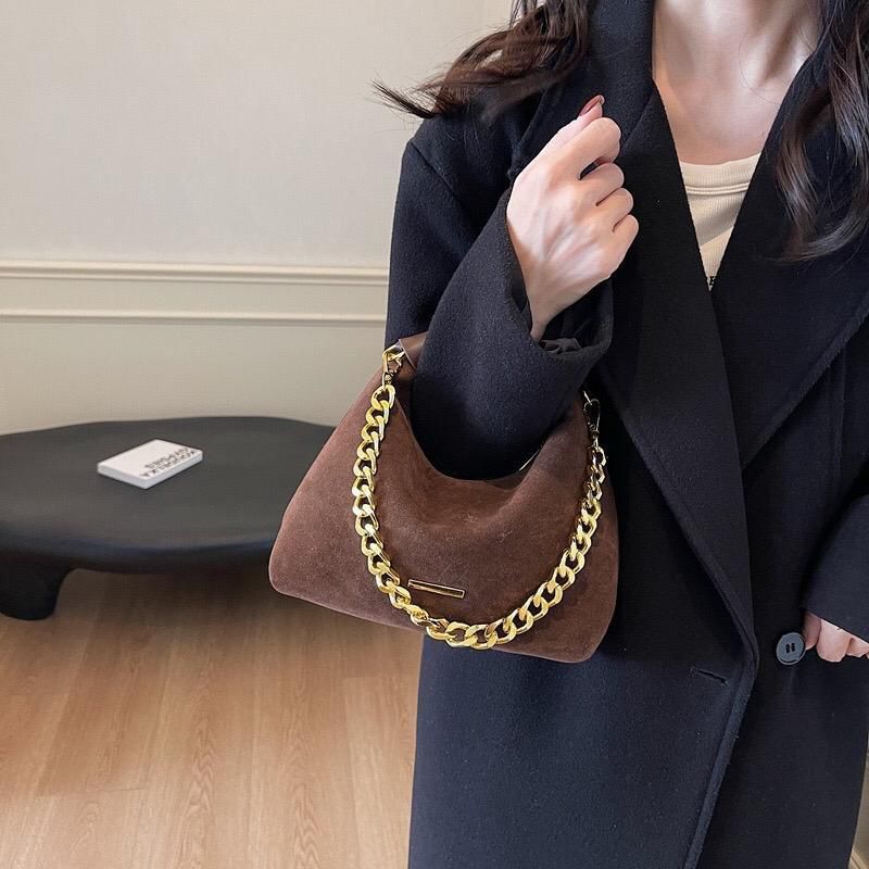 Velvet material shoulder bag._2