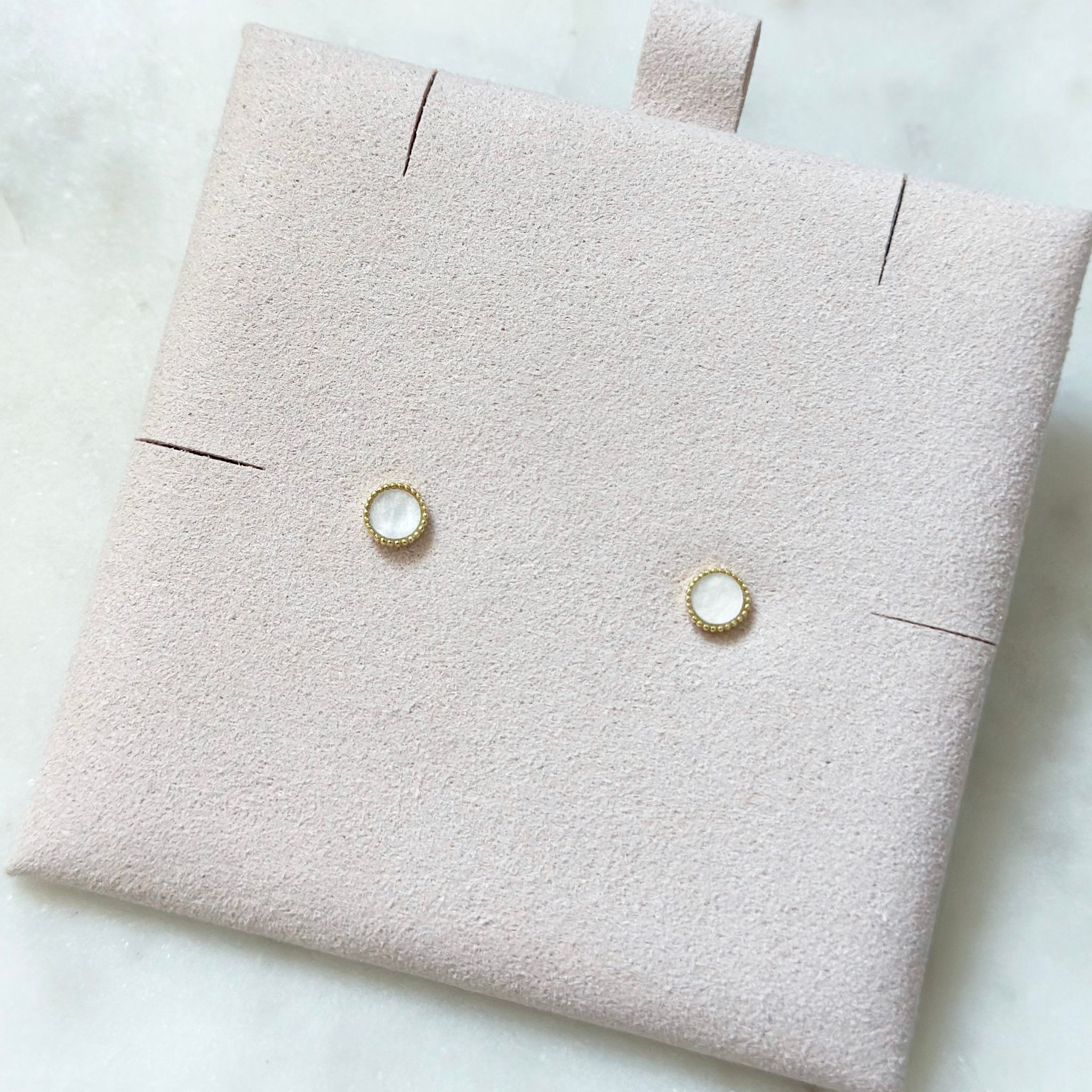 Mini White Circ Stud_0