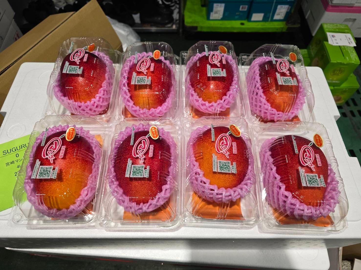 (HUGE AND SWEET) Miyazaki Mango (4L) 宮崎マンゴー | Miyazaki Prefecture (宮崎県)_1