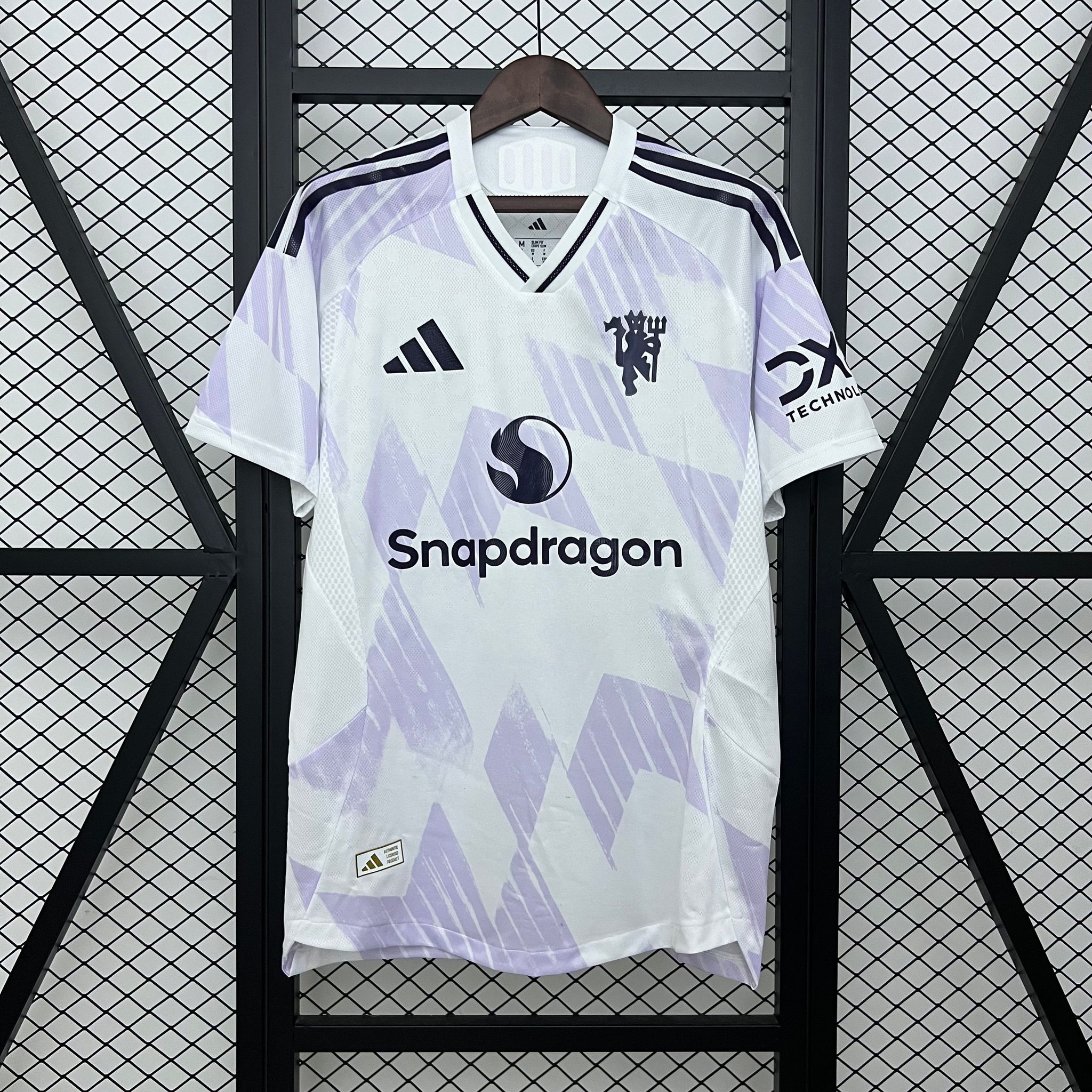 MANCHESTER UNITED VISITANTE FAN 25/26_0